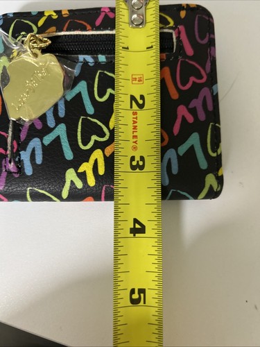 Luv Betsey Johnson Rainbow „LUV“ mit Herzen Bi-Fold Vegan Geldbörse „LBMONEY“ Neu ohne Etikett - Bild 5 von 6