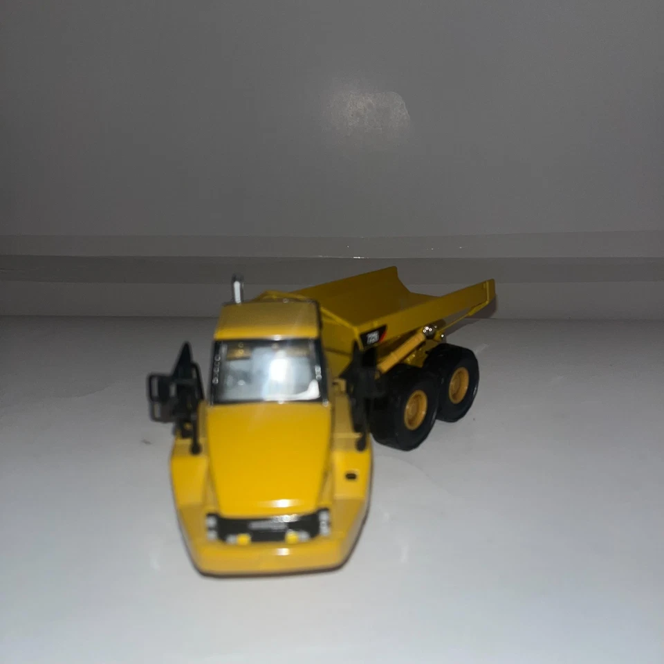 Norscot/Diecast Masters CAT 725 Articulated Dump Truck & CAT 988H Wheel Loader - Image 4 of 4