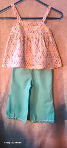 Girls Size 4 Summer Top With A Rainbow Of Anchors & Capri Style Pants With Trim - Picture 2 of 14