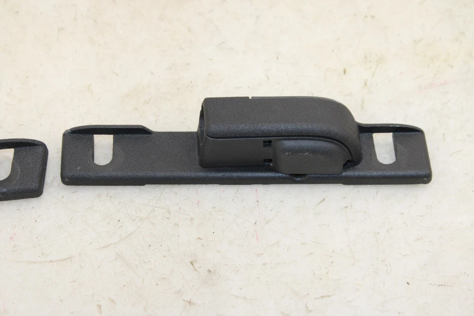 Комплект ударных защелок для верхней части кабриолета Chevrolet Corvette 2005-2013 годов выпуска от оригинального производителя MJ11 - Изображение 2 из 4