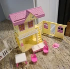 1998 Barbie Vintage Kelly Doll Playhouse Dollhouse with Some Accessories