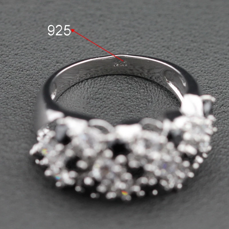 ANELLO IN ARGENTO 925 CON TOPAZI IN BIANCO E NERO. - Immagine 2 di 2