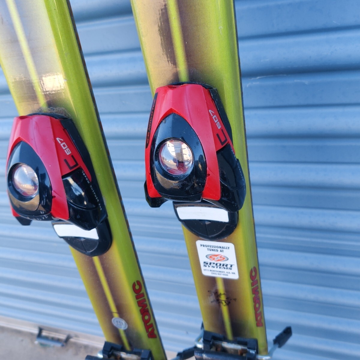 Sci Atomic Nomad Green Sativa TFC 169 cm con attacchi Salomon C607