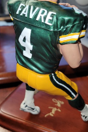 Brett Favre GB Packers NFL Figurine 8.5”- Danbury Mint with RC, Bear & Team Toy - Picture 8 of 22