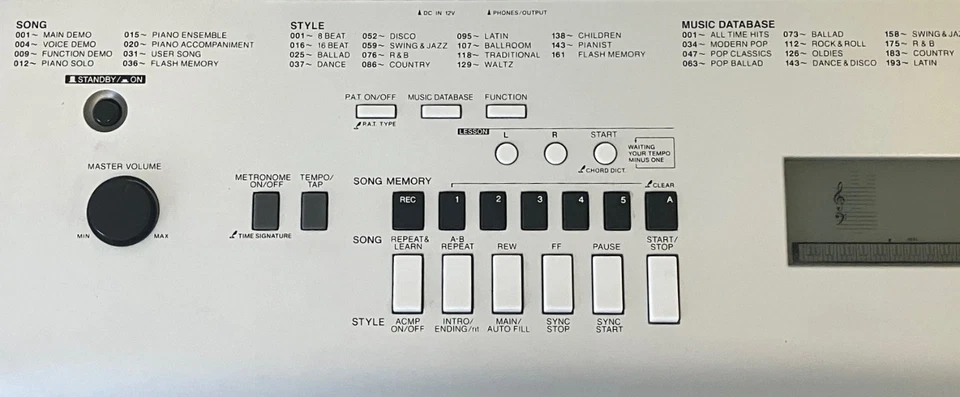 Teclado electrónico piano de cola portátil Yamaha DGX-230 76 teclas con soporte Foto 4 de 4