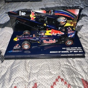 〔未開封〕MINICHAMPS 1/18レッドブル 2011 ベッテルRB7 MINICHAMPS RB7 Vettel 2011 Red Bull F1 1/18 Scale Model Car in Box