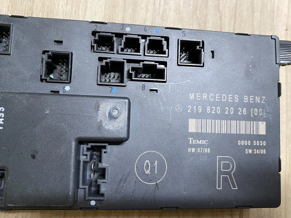 MÓDULO DE CONTROL PUERTA PASAJERO DELANTERO MERCEDES BENZ CLS550 CLS63 AMG OEM 07-11 Foto 2 de 3