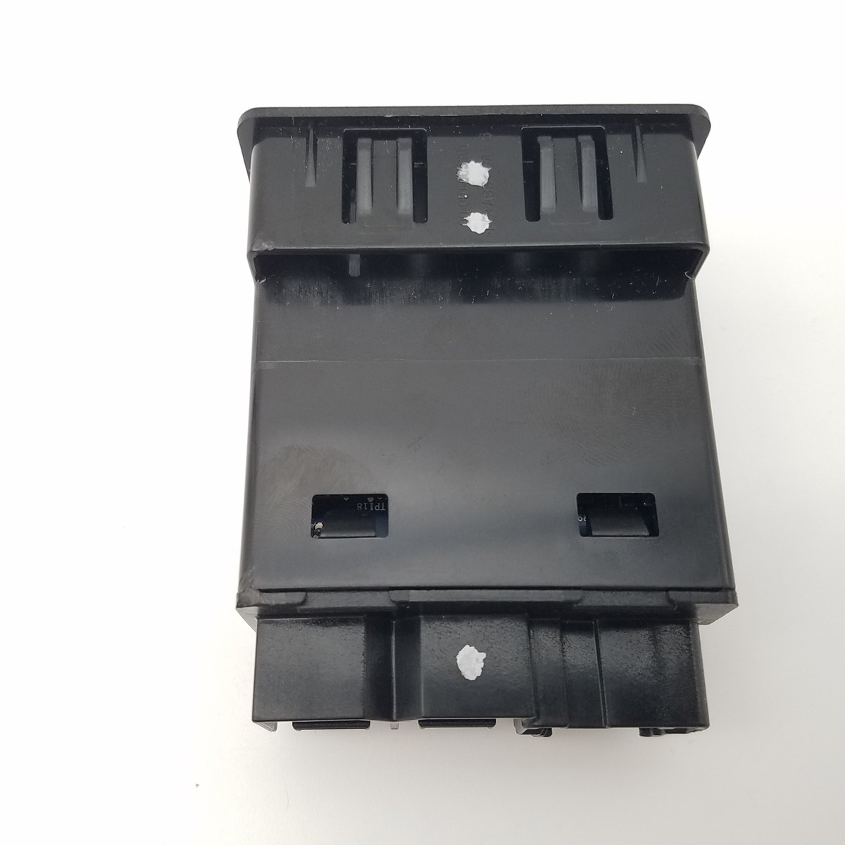 GM USB and USB-C Ports Receptacle Black 13529873 2019-2022 GMC 