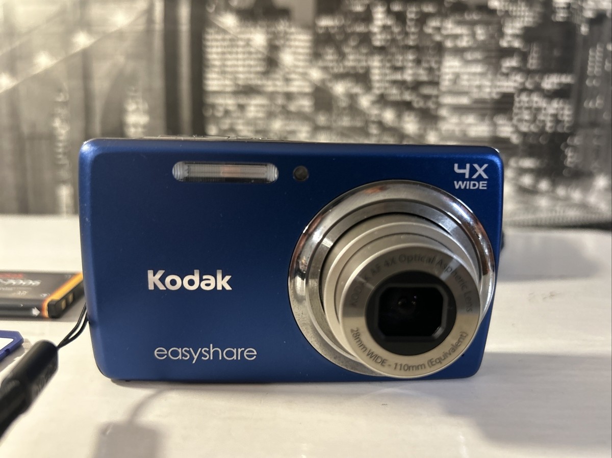 Kodak Easyshare M532 Digital Camera Blue W/ Battery, Bag