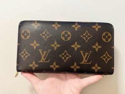 Authentic *Gorgeous* Louis Vuitton - Monogram Zippy Wallet