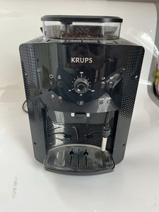 Krups EA8108 Kaffeevollautomat schwarz mit Milchschaumdüse für Espresso/Cappucc…