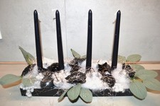 Adventskranz  Adventsgesteck auf Metalltablett schwarz 35 x 15 cm künstlich