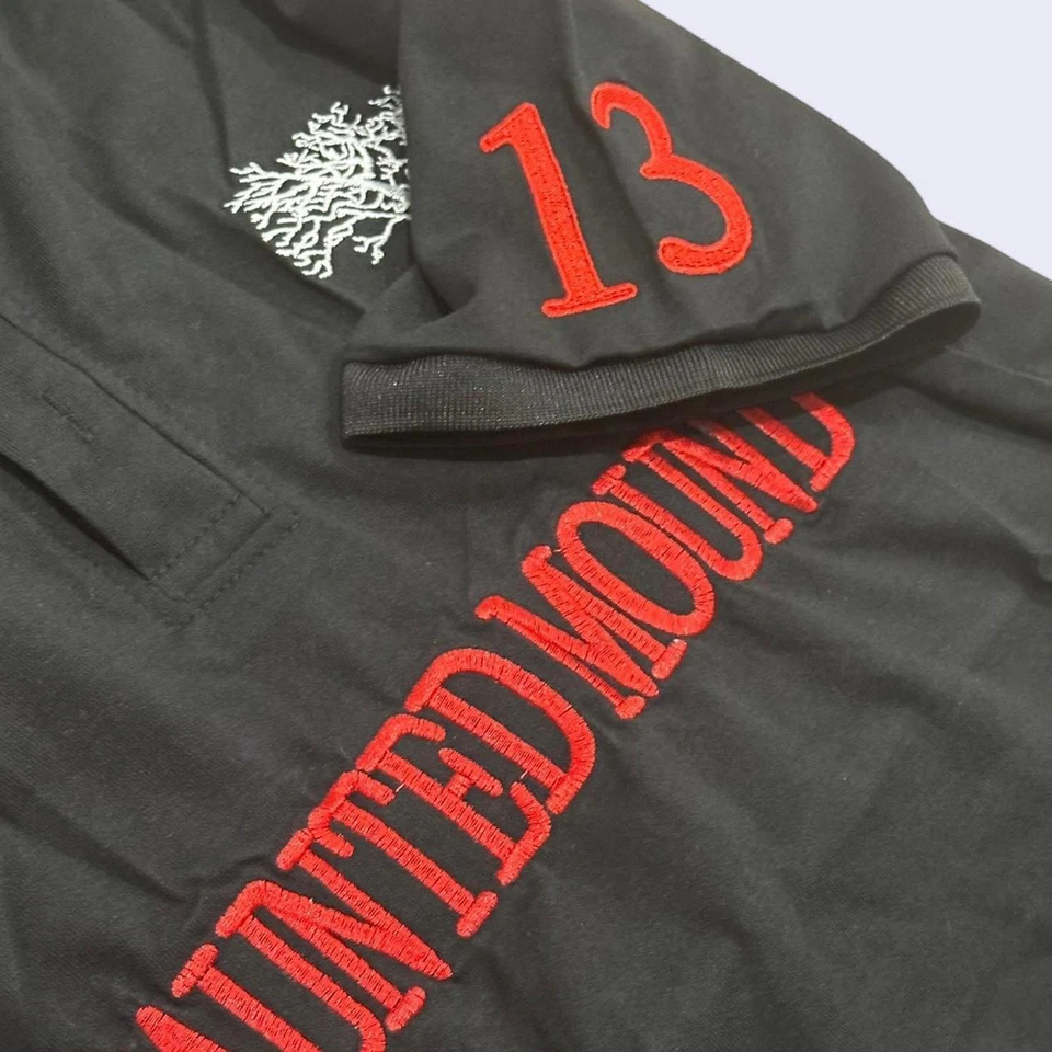 Polo Haunted Mound - negro y rojo  Foto 3 de 4