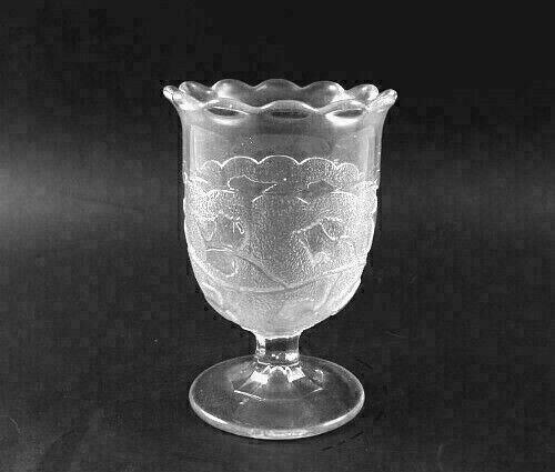 EAPG Glas STIPPLED IVY Fußlöffel Vase - Bild 1 von 3