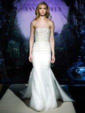 Vestido de novia ANNE BOWEN seda cuentas cristales tren sin tirantes Kingsley