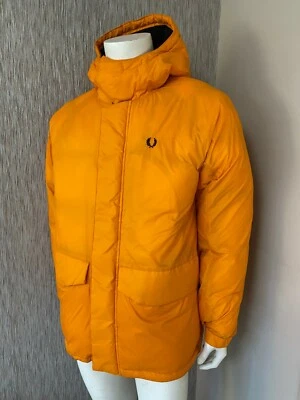 Veste Puffer Isolée Primaloft Fred Perry Neuve Avec Étiquette Taille M-L 299 £ - Photo 1/4