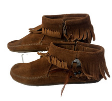 Minnetonka Womens Concho Feather Moccasin Boots Brown Sz 8.5 Handmade Suede
