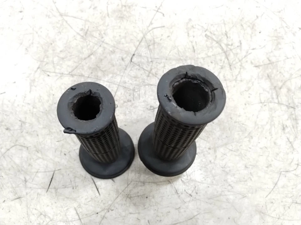 2000 00 BMW R1100 RT R Throttle Tube Grip - Image 4 of 4