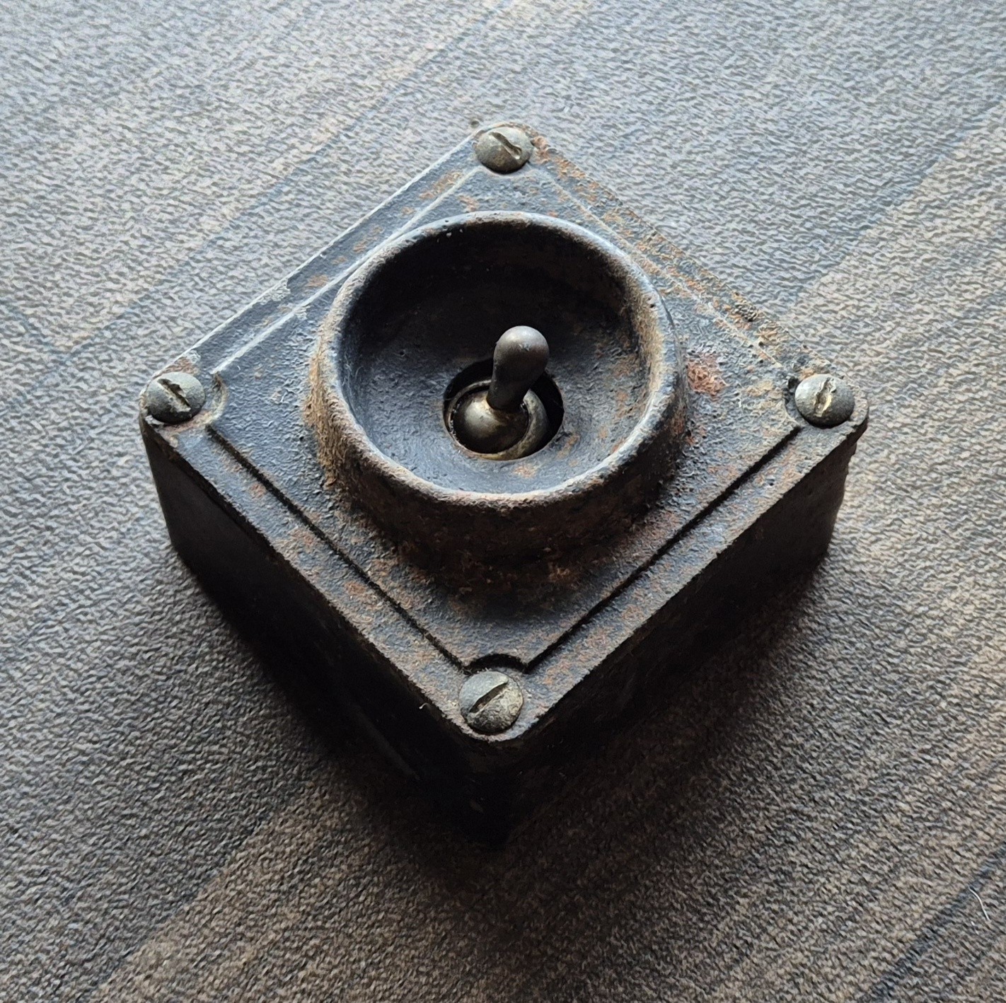 Ediswan 1 Gang Vintage Cast Industrial Light Switch (Reclaimed, Salvage)