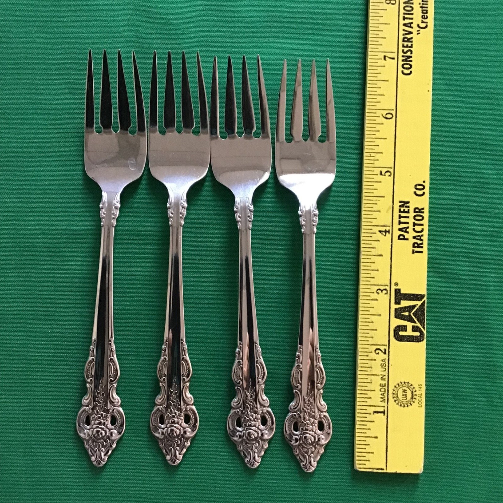 Oneida Community Cherbourg Full place Service for 4 +Hostess Serving set 24 pcs