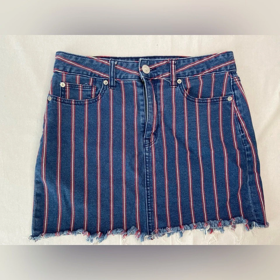 Minifalda a rayas azules y rojas de American Eagle Outfitters talla 8. Foto 3 de 4