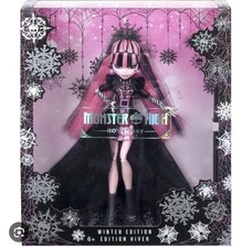 Monster High HKX67 Draculaura Howliday Doll Special Edition
