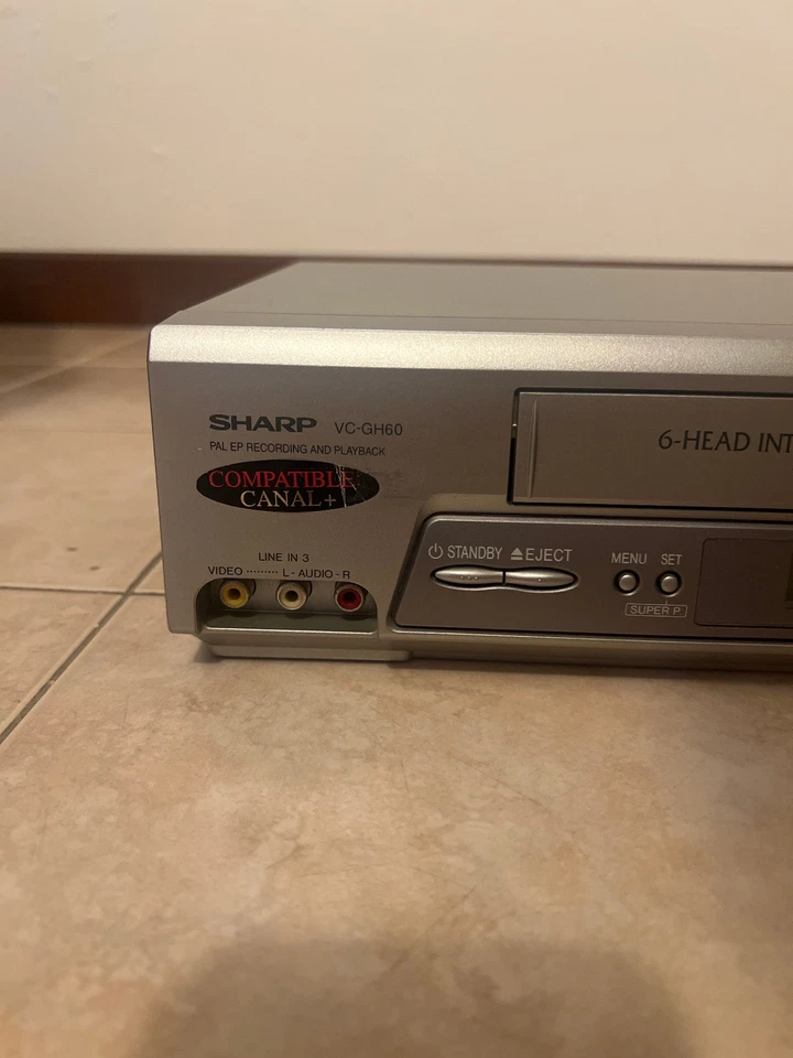 SHARP VIDEOREGISTRATORE VHS CON TELECOMANDO - Immagine 2 di 3