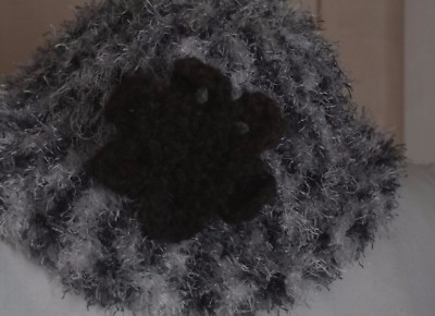 Handgefertigte hausgemachte Wolle - gehäkelte gefilzte Blume Brosche Anstecknadel - naturbraun