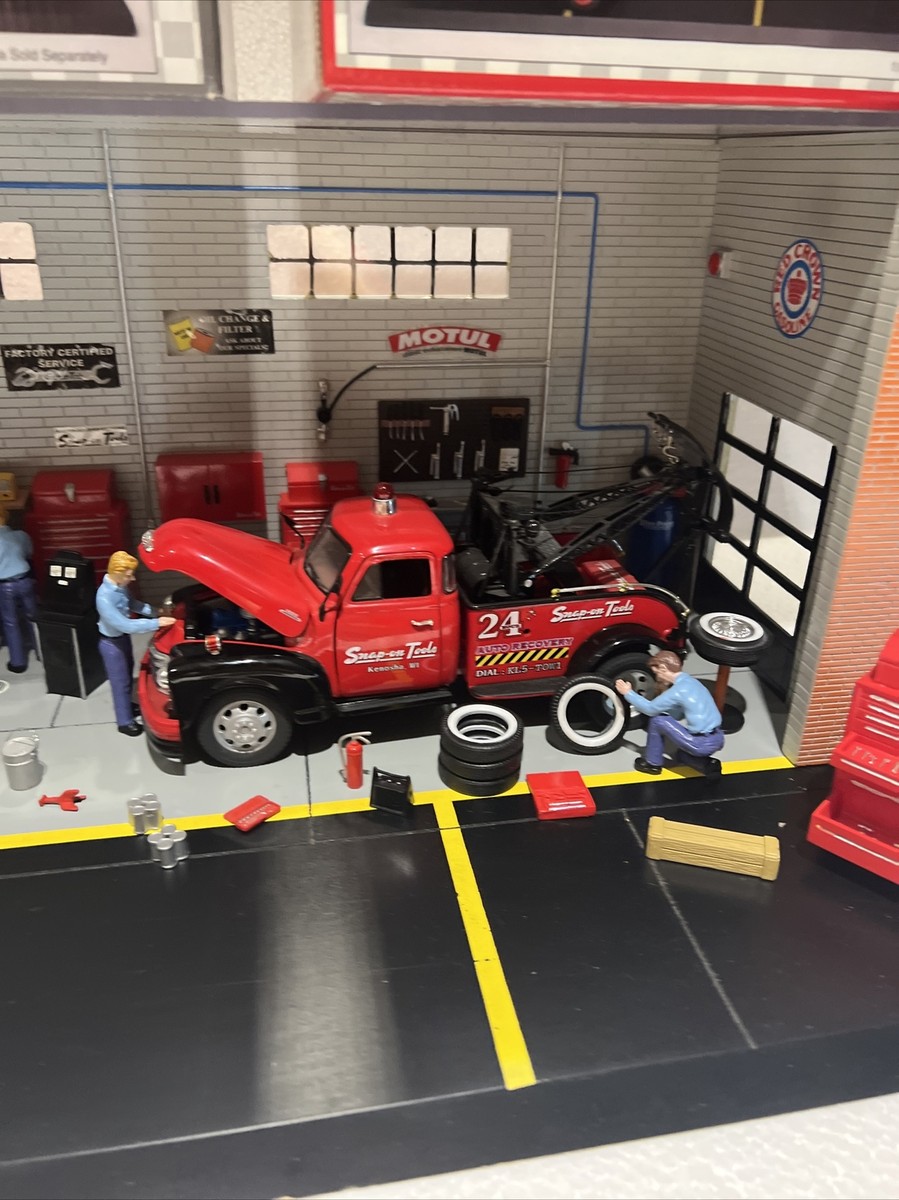 Rare Snap-On Tools 1950's Garage Display & Matching Vehicles