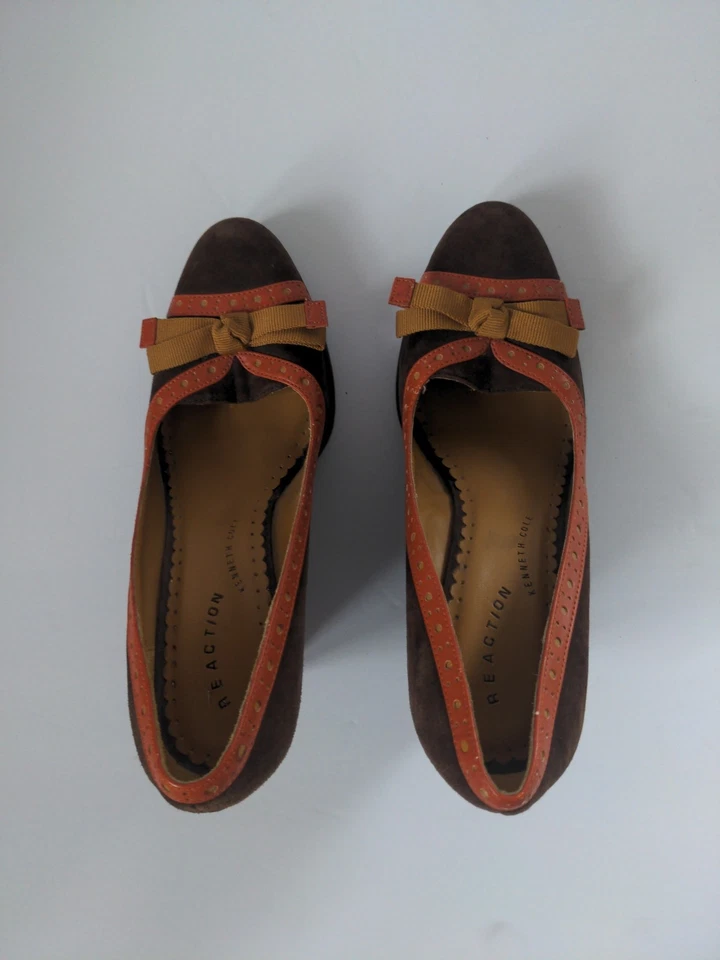 Kenneth Cole Reaction Wedge Heel Size 7.5 Brown Suede With Orange Trim - Image 4 of 4