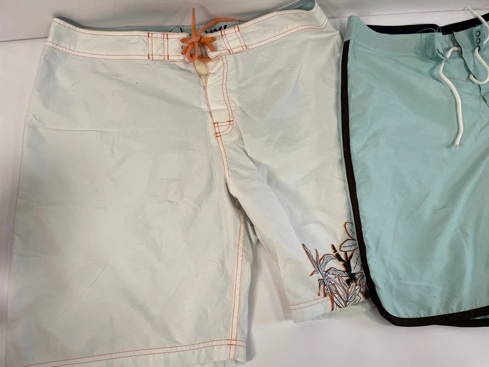 Lote de 2 - Board Shorts Old Navy para Hombre Talla XL Colores Surtidos Foto 2 de 4