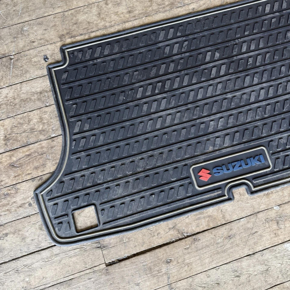 Alfombrilla de goma para maletero Suzuki Grand Vitara 2010 fabricante de equipos originales Foto 2 de 4