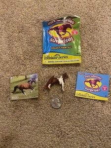 Breyer Mini Whinnies Surprise - 300193 - Muffin - pinto Show Pose SB Stallion