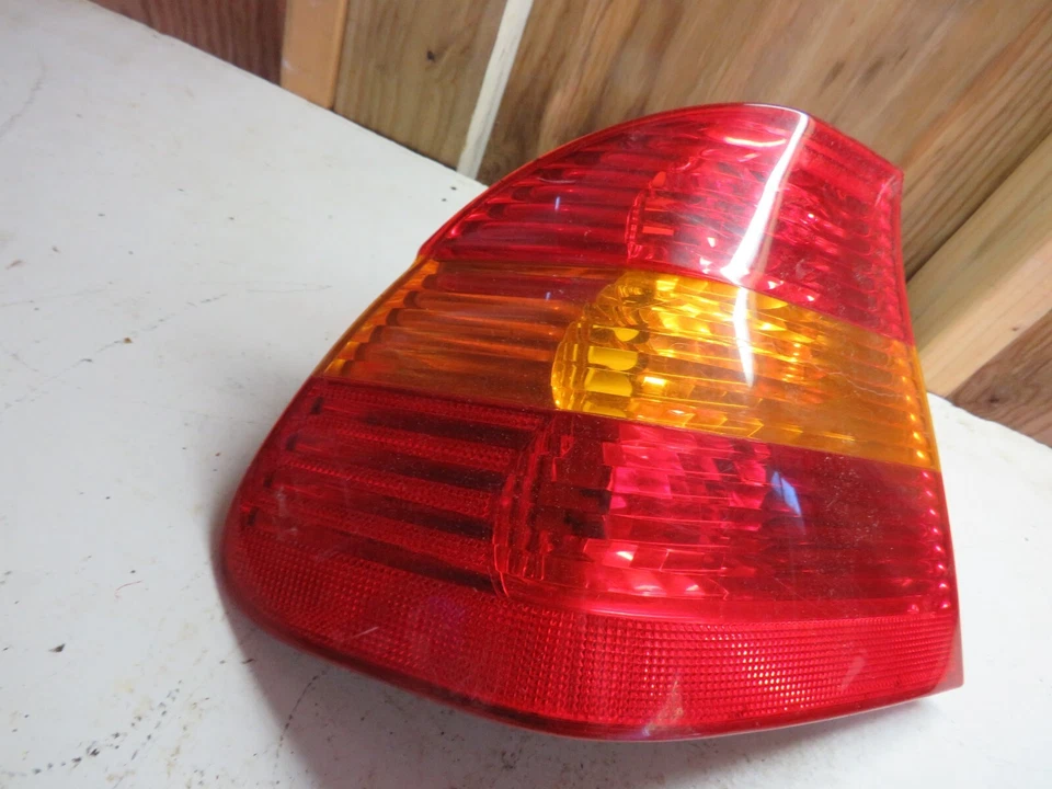 2004 BMW 325Xi 325 XI задний фонарь левый пассажирский LH - Изображение 2 из 4