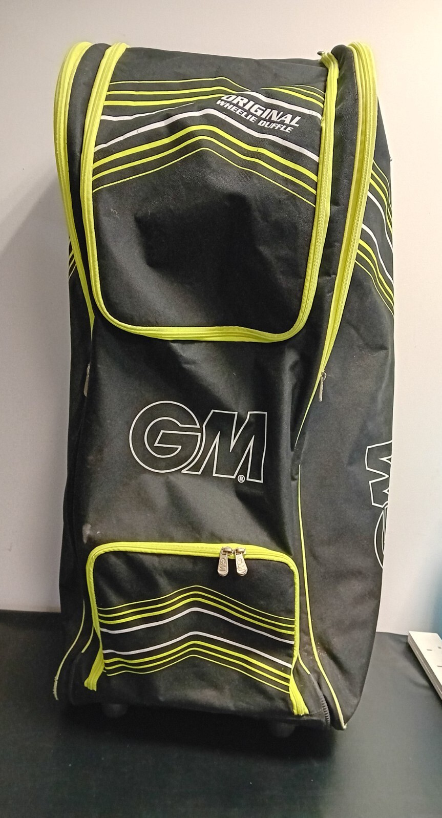 Gunn & Moore GM Original Green & Black Large Wheelie Duffle Cricket bag
