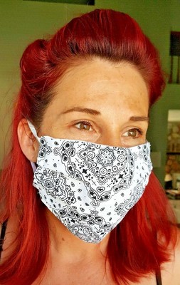 Download Face Mask White/black bandana print with filter pocket and ...