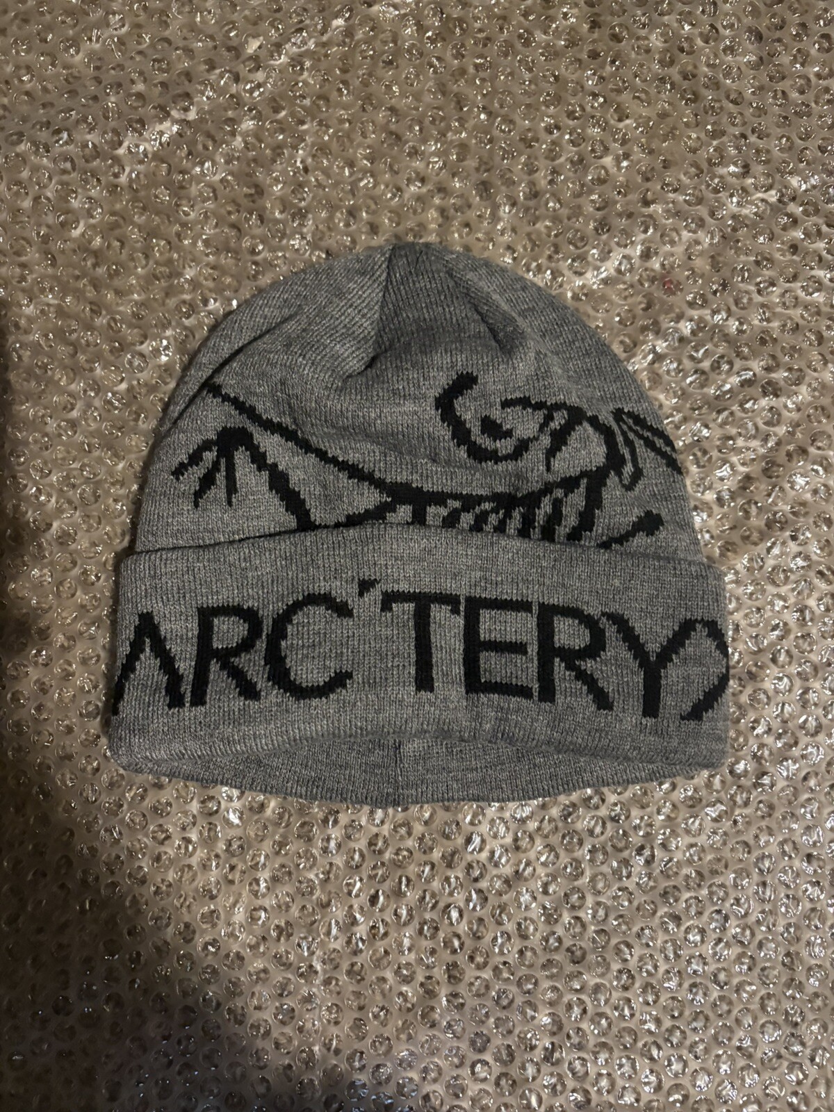 ARC'TERYX Berretto Arc’teryx grigio nero da trekking Gorpcore con polsini spedizione gratuita