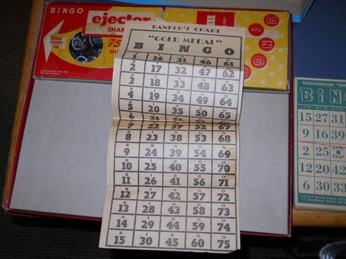 VINTAGE TRANSOGRAM 1948 BINGO GAME GOLD MEDAL WOOD MARKERS - Picture 4 of 7