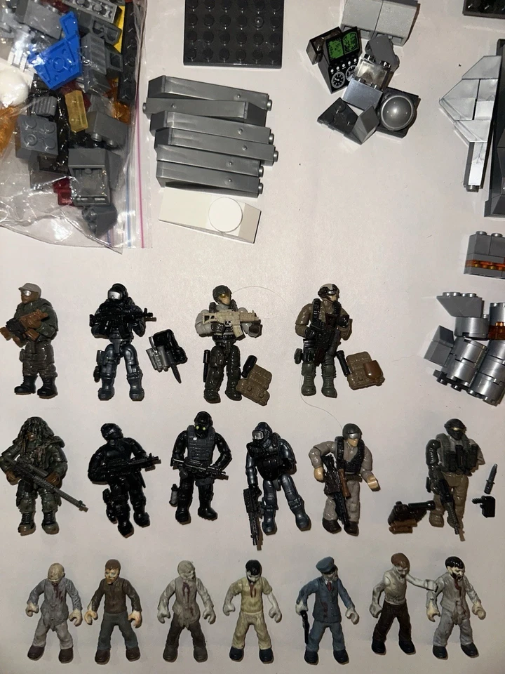 Lote Mixto Call Of Duty Mega Bloks Conjuntos Zombis Minifiguras Armas Vehículos Foto 3 de 4