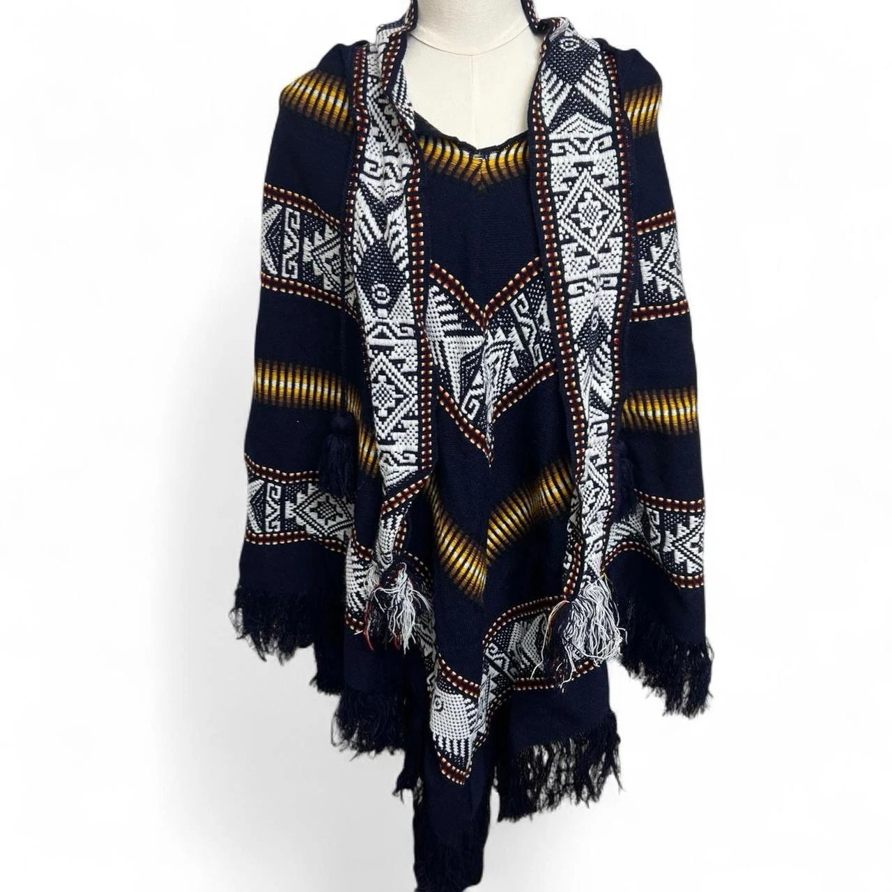Artesanias Folkloricas Embroidered Poncho Shawl Ecuador 100% Wool Pattern Navy