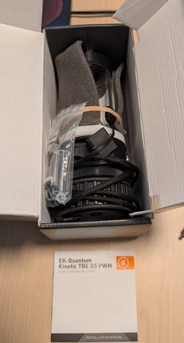 EKWB EK-Quantum Kinetic TBE 200 D5 PWM Pump-Reservoir Combo, D-RGB, Plexi - Zdjęcie 3 z 11