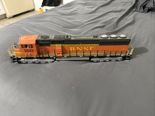 BNSF Heritage II #9849 EMD SD70MAC ~ KATO 37-6404 | Condition: Used