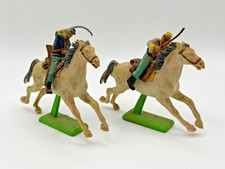 2 VINTAGE CALVARY HORSE SOLDIER BRITAINS LTD DEETAIL WESTERN COWBOY 1971 ENGLAND