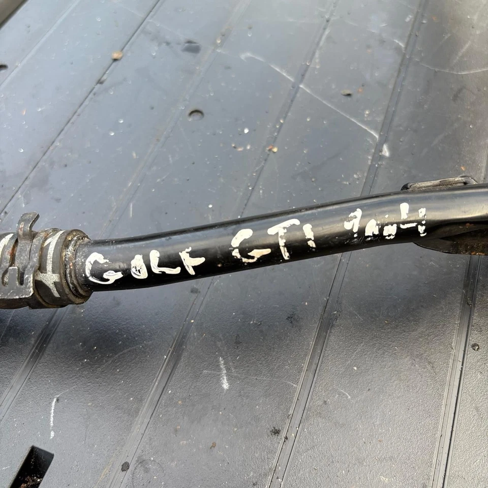 Tubo de refrigerante original VW GOLF GTI 2004 variante 038121065BE Foto 3 de 4