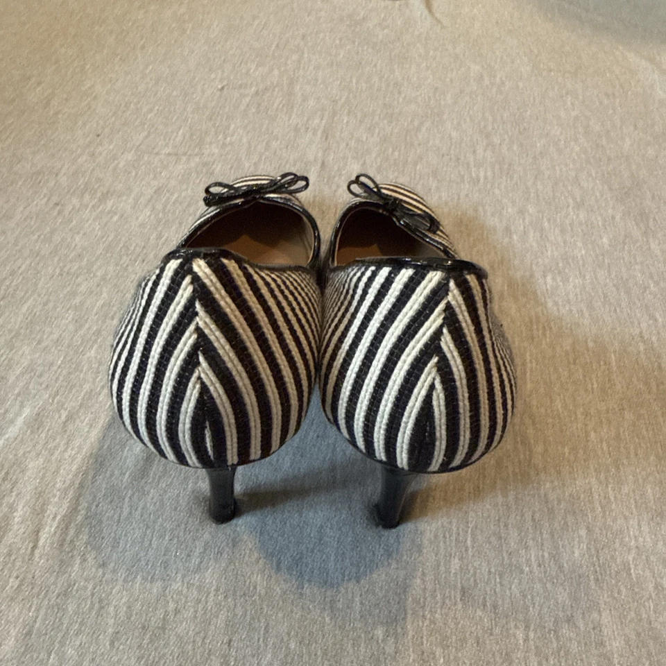 Tacones de cuero a rayas blancas y negras TALBOTS para mujer talla 7 1/2  Foto 4 de 4