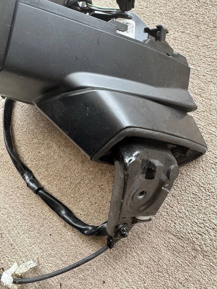 Mercedes Benz GLC63 2019 X253 AMG montaje de espejo retrovisor de puerta lateral izquierdo asistencia para persianas Foto 2 de 4