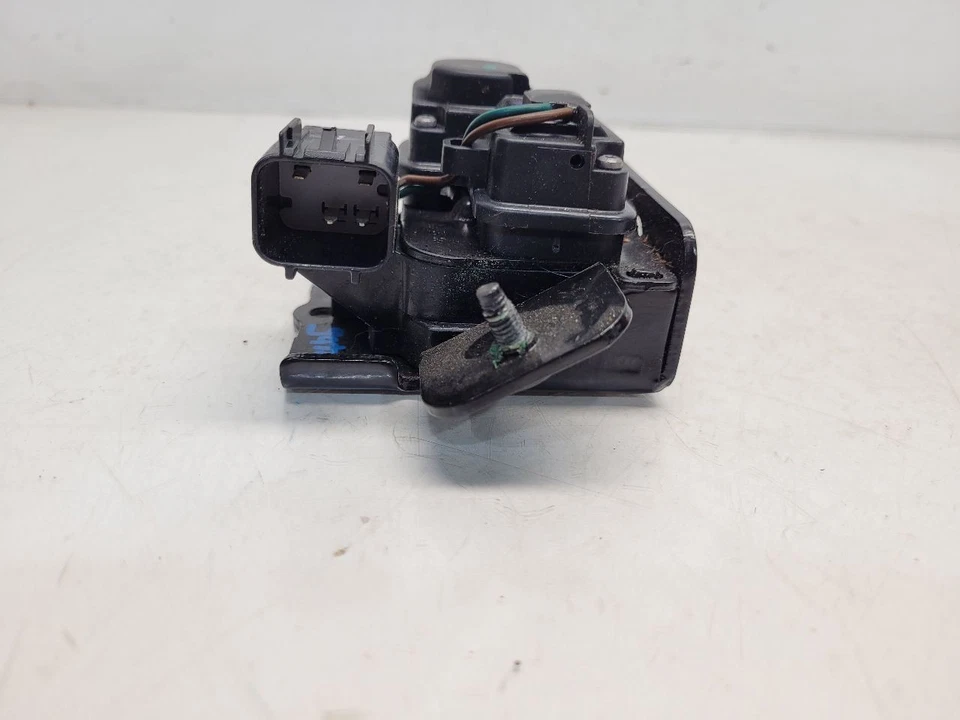 Защелка задней двери 2014 Chevrolet Equinox LT - питание - Изображение 3 из 4