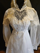 Vintage 1970s Soft White Chiffon And Lace With Lace Vail. Sz 00