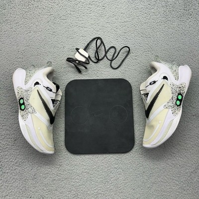 Nike BQ5397-101 Mens Size 9.5 Adapt BB 2.0 Basketball Shoes w/ charging mat