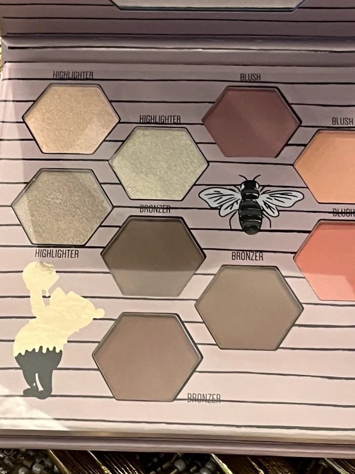 Paleta de tez Disney WINNIE THE POOH - Bronceador/Iluminador/Rubor - 9 tonos Foto 4 de 4